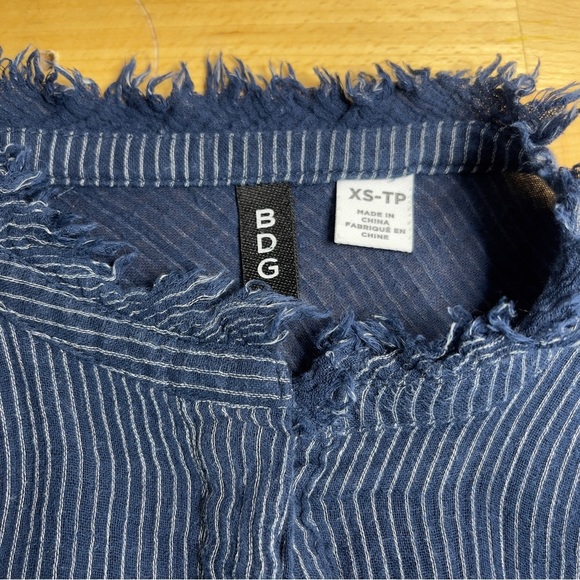 BDG Urban Outfitters Women’s Ruffle Front Button Down Gauze Top Size XS - Picture 8 of 10